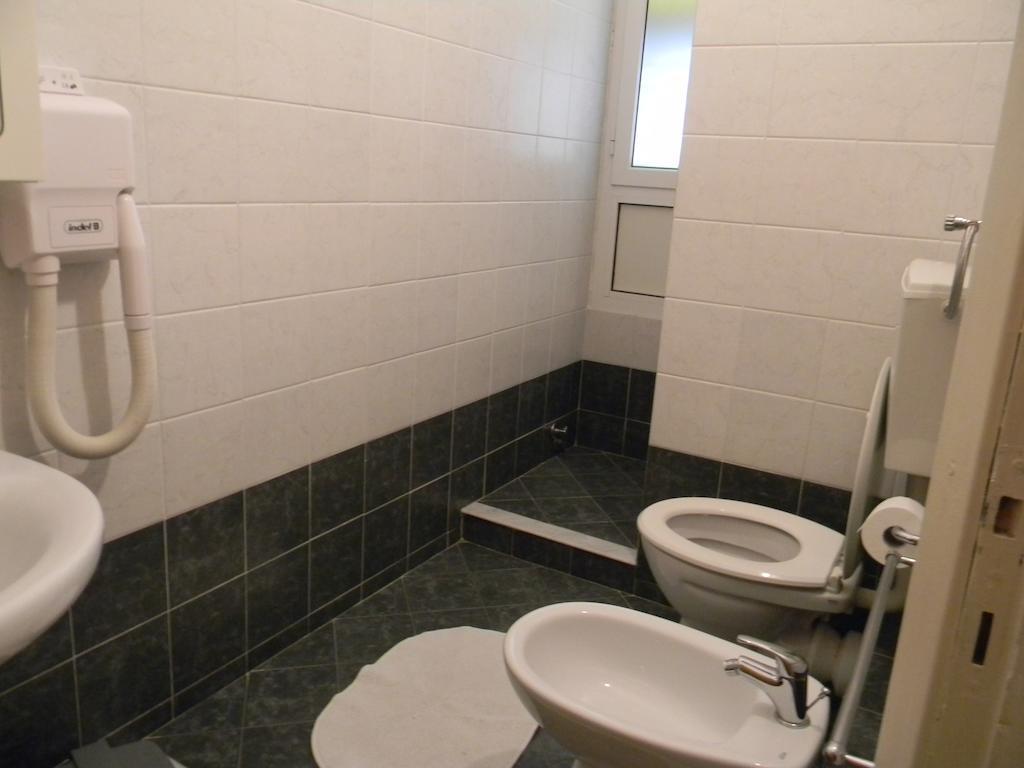 Vecchie Mura Varazze Bilik gambar